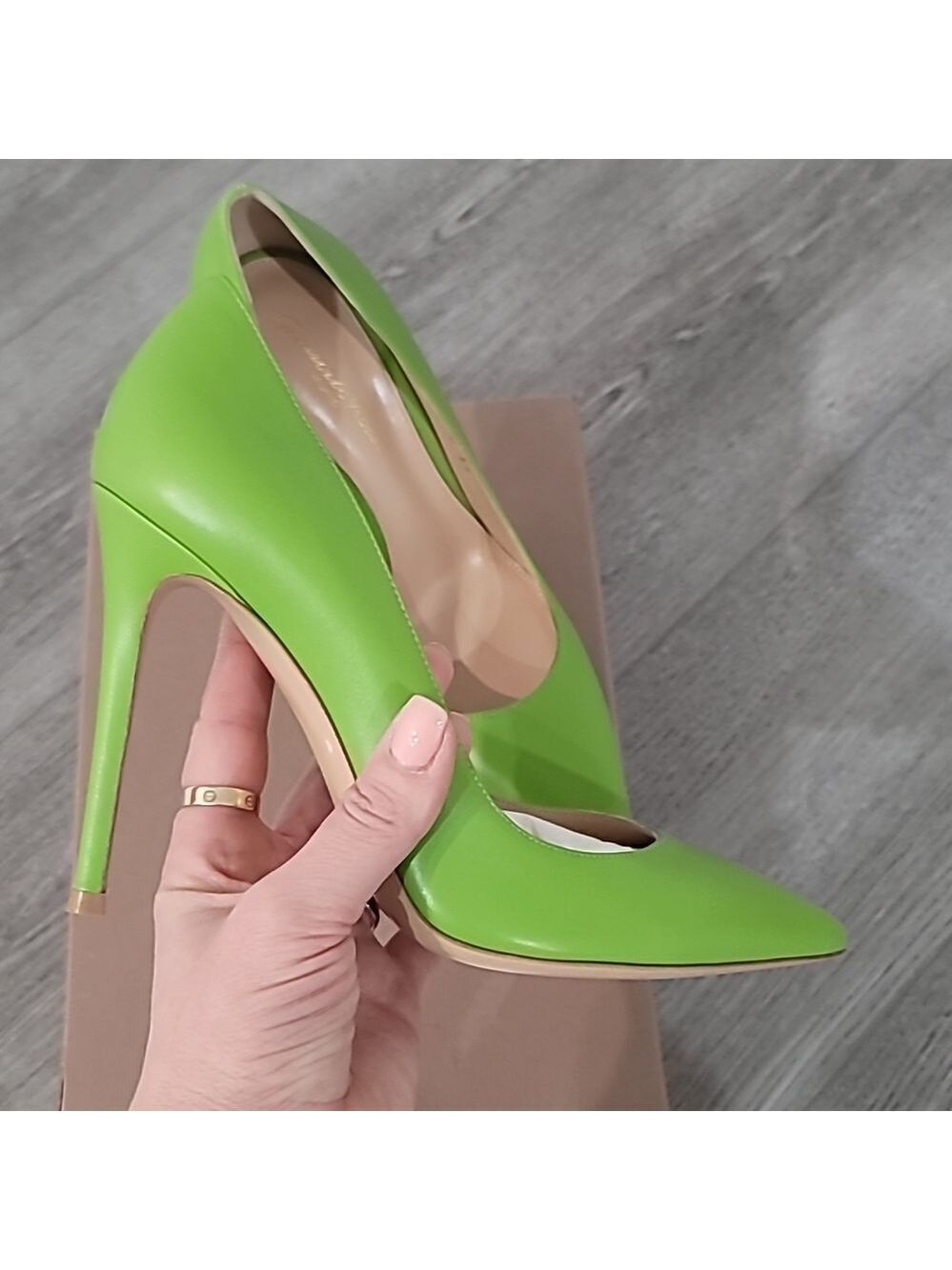 Rare GIANVITO ROSSI 105 Kiwi Leather Pumps - Picture 15 of 16